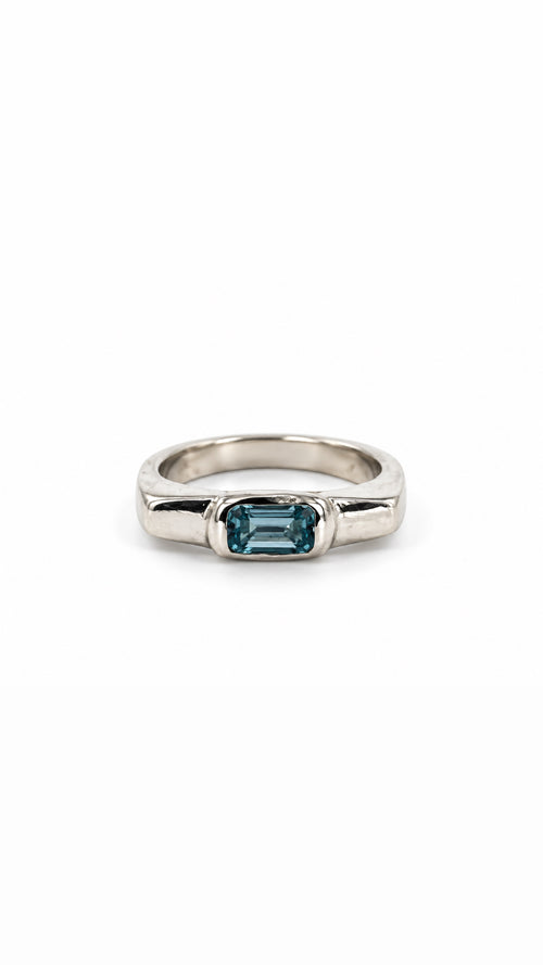 Anillo MJ Corte Esmeralda